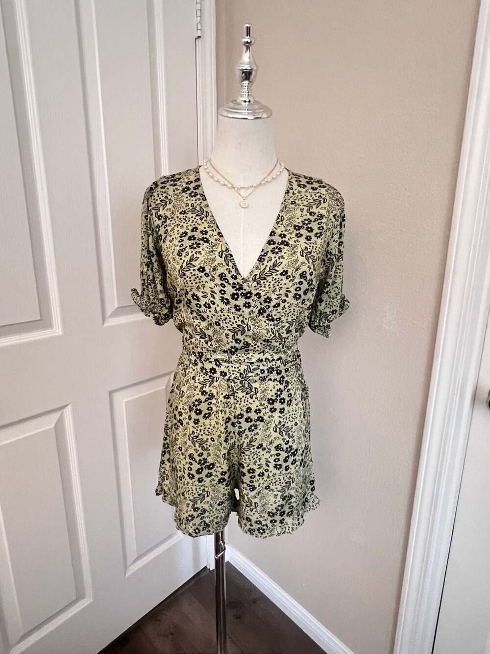 Urban Outfitters Sorrento Floral Print Green Black Wrap Romper Size S